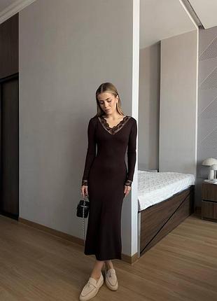 Женское приталенное платье миди из вискозы и кружевом с длинным рукавом, 42/44, 44/46 шоколад, 44/46