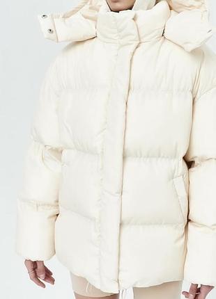 Жіночий пуховик blow fashion з капюшоном молочний