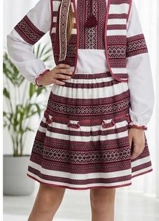 Костю. на дівчинку 10-12 років