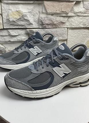 Оригінальні кросівки  new balance 2002r