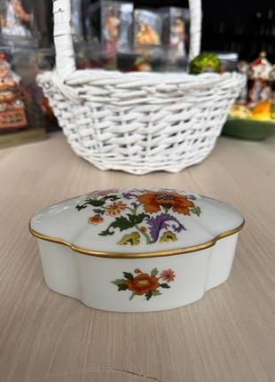 Винтажная фарфоровая шкатулка (бонбоньерка или шкатулка для мелочей)