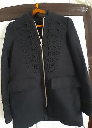 Фирменное полупальто zara с капишоном шерсть.