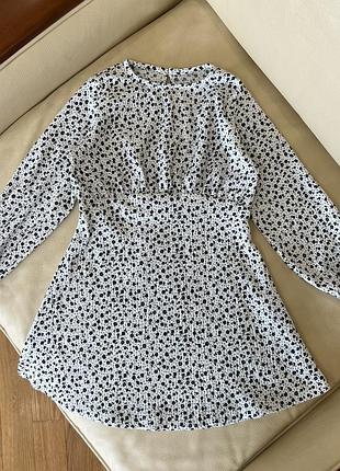 Zara сукня довгий рукав в квітковий принт на дівчинку в ідеальному стані дов 61.5, шир 32.5, рукав на манжеті 41 в квітковий принт