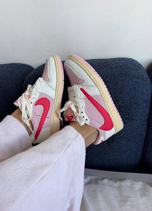 Жіночі кросівки jorgan 1 low x travis scott sail tropical pink / smb+ 🔗