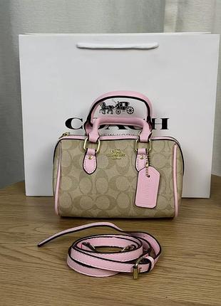 Женская сумка coach micro rowan crossbody in signature бежево-розовый