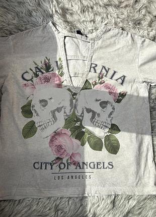 Футболка в стилі grunge / rock  з ефектним вирізом