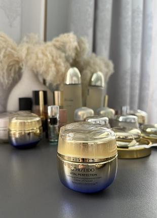 Крем для обличчя shiseido vital perfection uplifting and firming advanced cream