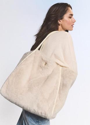 Пухнаста сумка victoria’s secret faux-fur tote bag 🔥акція! 🔥 даруємо знижку 13%