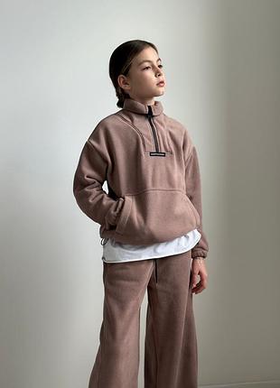 Стильний спортивний костюм