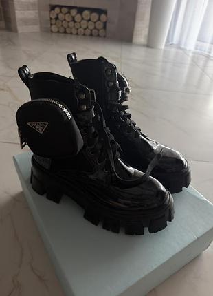 Жіночі черевики prada чорні, лаковані, довжина устілки 24,5 см