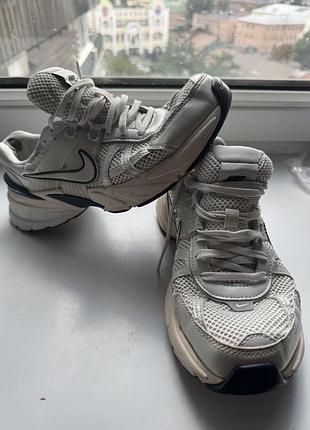 Кросівки жіночі nike бігові сірі