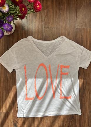 Футболка жіноча vivance біла з v-подібним вирізом та принтом love