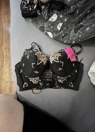Вишукані бюстгальтери з вишивкою (milanni / lise mriae) — розмір 85d / xl