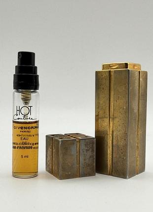 Givenchy hot couture у вінтажному металевому кофрі
