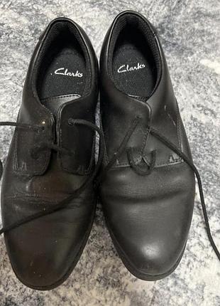 Дитячі хлопчачі чорні туфлі clarks 35,5 розмір