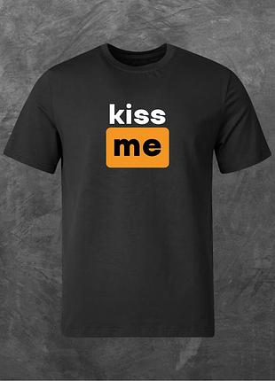 Футболка унісекс з принтом kiss me базова чорна l