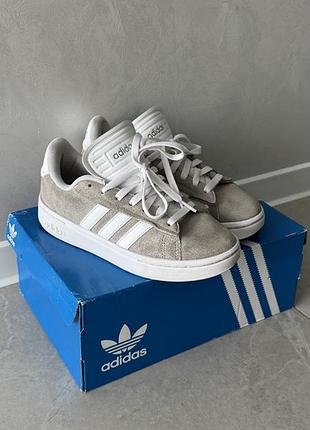 Кросівки жіночі adidas сірі