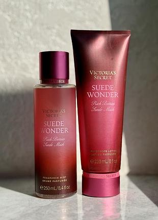 Набір спрей / міст та лосьйон victoria's secret suede wonder