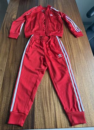 Спортивний костюм для хлопчиків adidas червоний 122 см