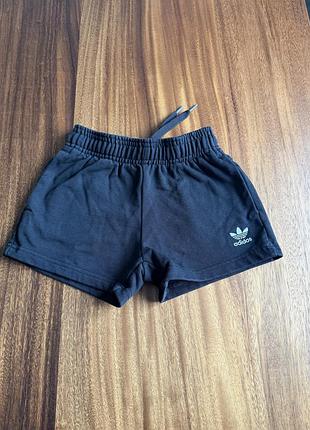 Шорти для хлопчиків adidas чорні спортивні, розмір 122 (6-7 років)