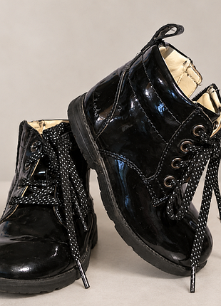 Осенние/весенние детские лакированные ботиночки clarks