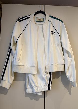 Костюм молочний фірмовий колаборація adidas i gucci