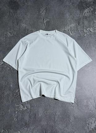 Базова футболка uniqlo l розмір оригінал стан ідеал біла чоловіча