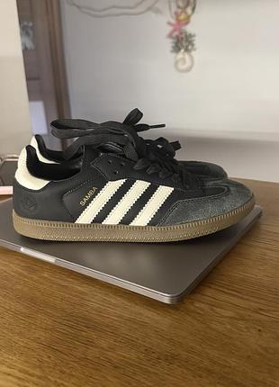 Кросівки унісекс adidas samba чорні з білими смужками