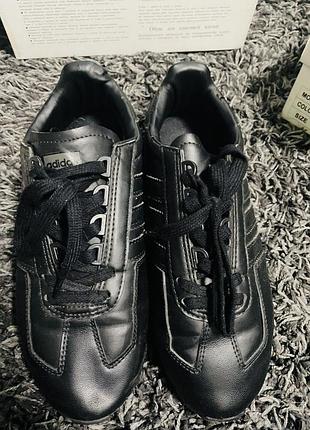 Кросівки жіночі adidas чорні, розмір 39, натуральна шкіра