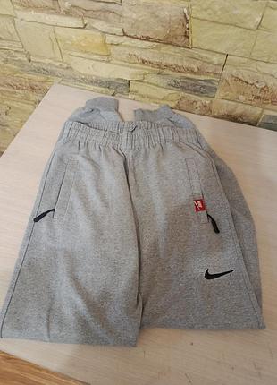 Спортивні штани  nike сірі на дівчину