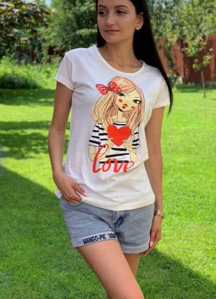 Белая футболка девушка