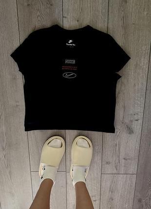 Футболка жіноча nike чорна
