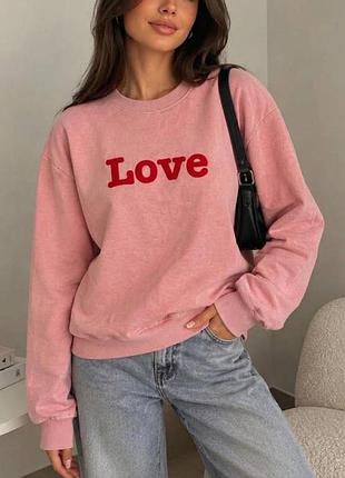 Розовый теплый свитшот с контрастной надписью love