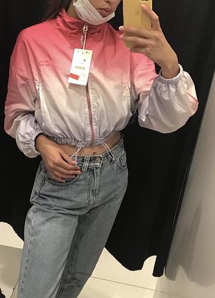 Жіноча вітровка bershka укорочена рожево-біла