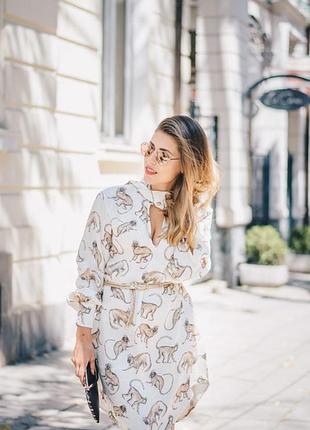 Короткое свечное платье от бренда h&amp;m с характерным принтом в виде обезьянок и воротником с завязками-бантом