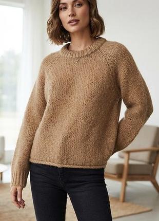 Светр zara бежевого кольору.