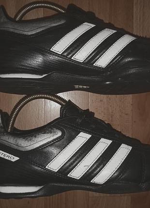 Футзалки бампы сороканожки бренда adidas серии puntero размер 40 длина потолков 25.5 см