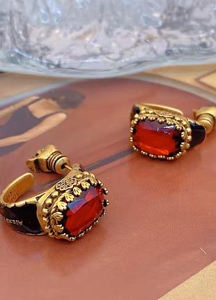 Сережки-полукульця alexander mcqueen з червоним кристалом і черепом преміум'якість
