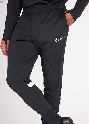 Чоловічі чорні спортивні штани від nike  розмір l