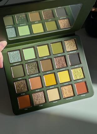Новая палетка теней cosmic brushes undergrowth palette