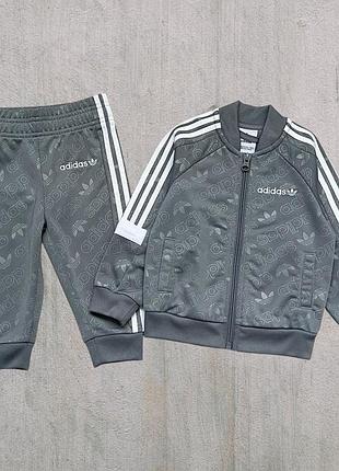 Оригінальний костюм adidas h43887 на 9/12 місяців