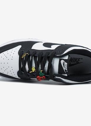 Nike sb dunk low black white charm 5
