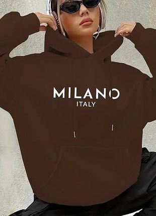 Коричневий худі з золотистим написом «milano italy» на грудях та візерунчастими лампасами на рукавах