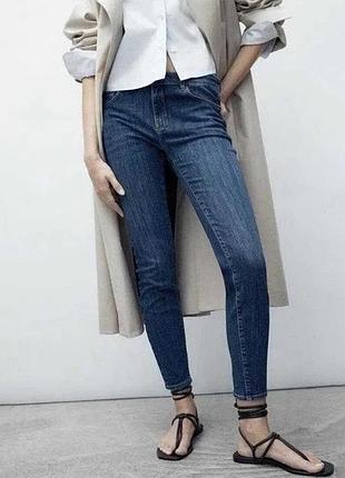 Женские узкие джинсы (skinny) глубокого темно-синего цвета от бренда massimo dutti.