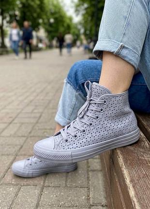 Высокие кеды converse chuck taylor all star hi в редком исполнении с треугольной перфорацией.