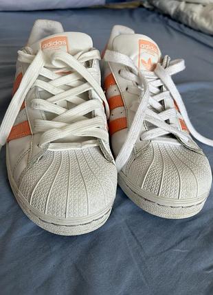 Кросівки жіночі adidas superstar білі з помаранчевим, розмір 40, довжина устілки 25 см, шкіра