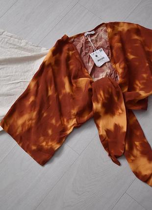 Короткий топ-блуза с завязкой bershka