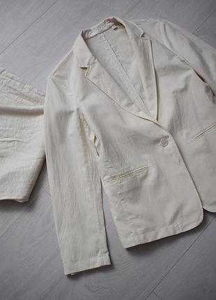 Стильный пиджак молочного цвета uniqlo s