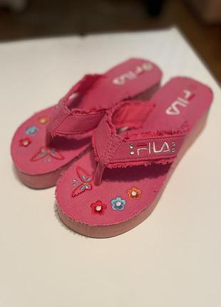 Рожеві текстильні в'єтнамки fila на платформі з вишивкою (р. 39, устілка 25 см)