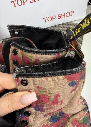 Оригінальні черевики в квітковий принт dr.martens 4